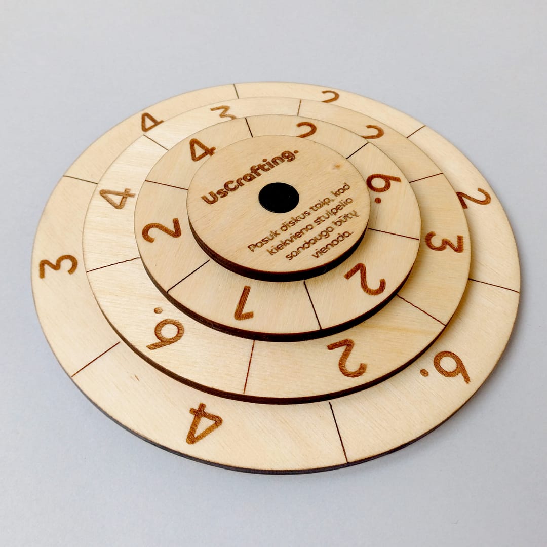 Matematikos žaidimas vaikams ir suaugusiems – „Paslėpta sandauga“ (18 cm) iš arti