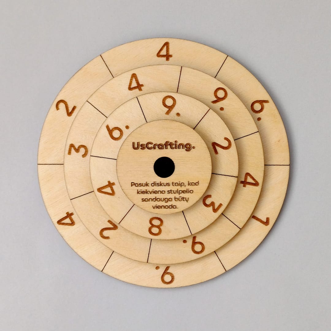 Medinis matematinis galvosūkis „Paslėpta sandauga“ (2 lygis) – 3 besisukantys diskai